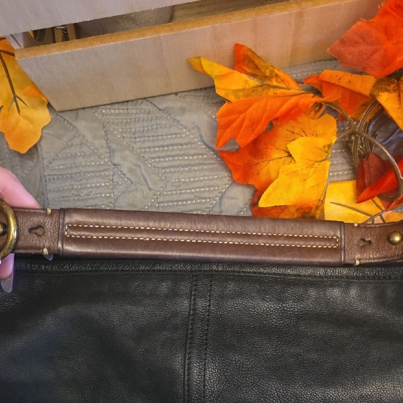 Coach Black Leather Shoulder Hobo Bag No. E0993-70189 - Picture 16 of 17